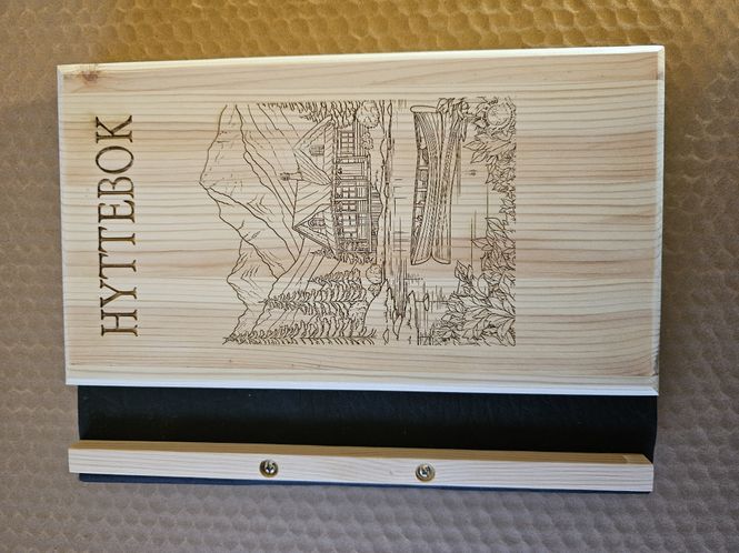 Hovedbilde 401. Hyttebok tre, motiv hytte